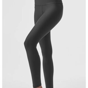 7/8 High-Waist Airlift Legging. Size medium. Anthracite color.